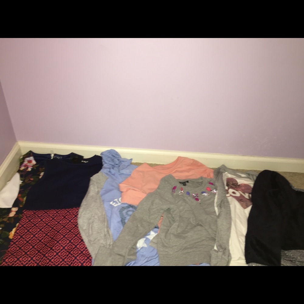 10- 12 GIRLS CLOTHING LOT